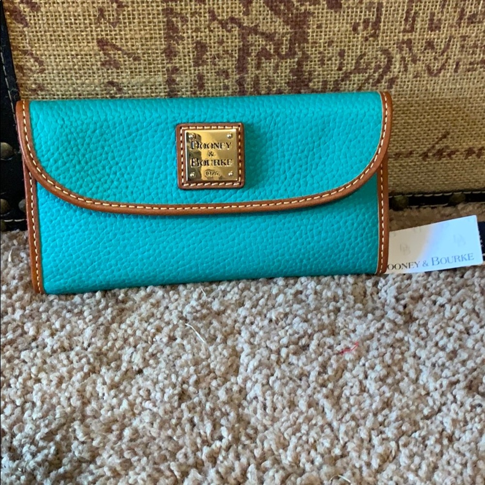 Dooney and bourke wallet